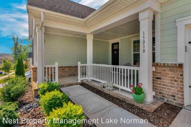 Main picture of 15011 Marymont Ave