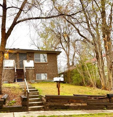Main picture of 3835 S Knox Ct
