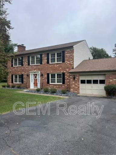 Main picture of 100 Kendallwood Dr