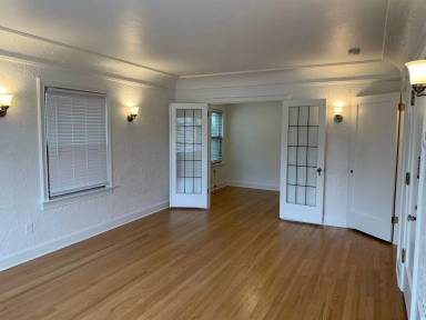 Main picture of 724 Harvard Ave E