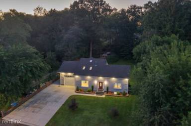 Main picture of 35 Fairlawn St