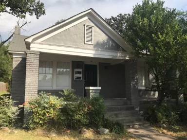 Main picture of 109 S Pine St