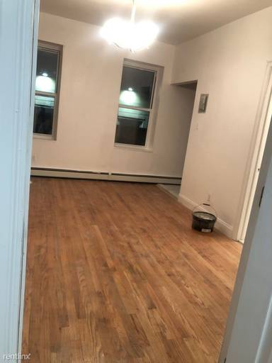 Main picture of 7404 Metropolitan Ave