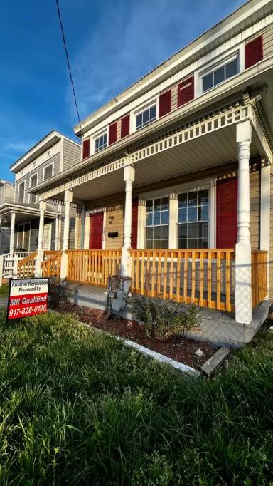 Main picture of 1812 Everett St