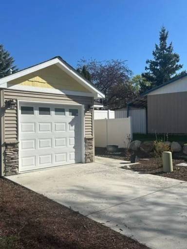Main picture of 10329 E 5th Ln
