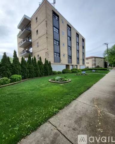 Main picture of 5010 N Austin Ave