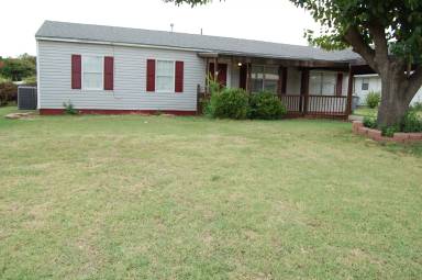 Main picture of 2404 NW 28th St