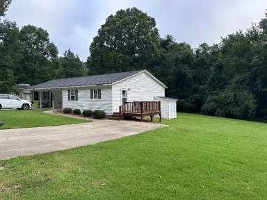 Main picture of 109 Rollins Acres Ln