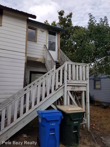 Main picture of 108 N Gold St