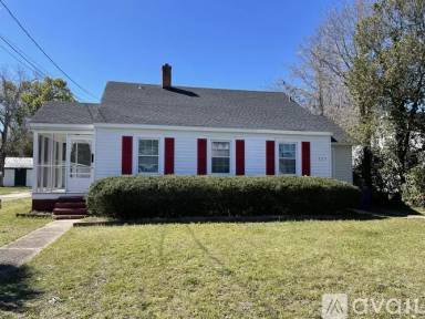 Main picture of 517 Woodlawn Ave