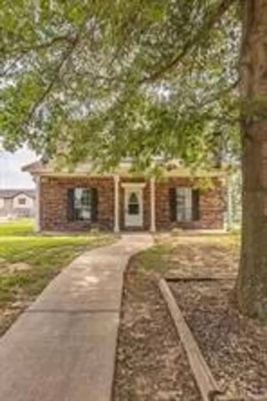 Main picture of 5709 W Legacy St