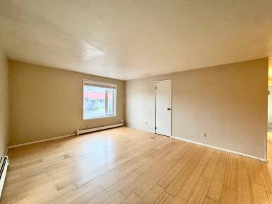 Main picture of 104 Bradley St
