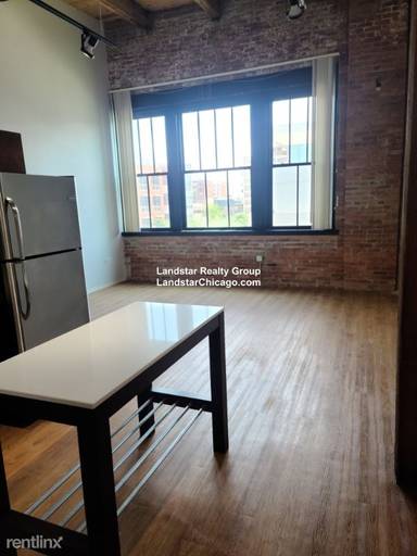 Main picture of 125 E 21st St