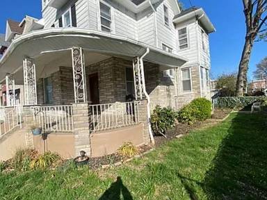 Main picture of 330 W 9th St