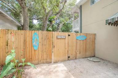 Main picture of 413 E St