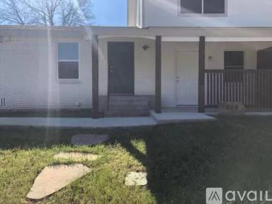 Main picture of 219 E 3rd St