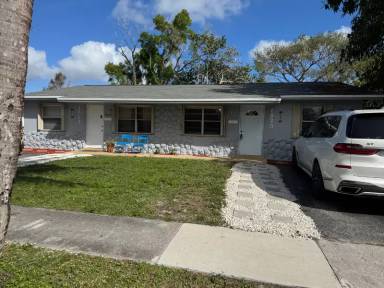 Main picture of 1524 NW 52nd Ave