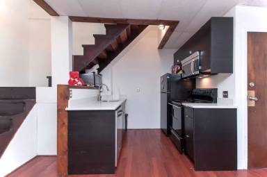 Main picture of 1324 E Carson St