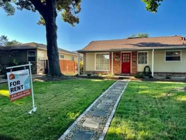 Main picture of 350 Sandburg Dr