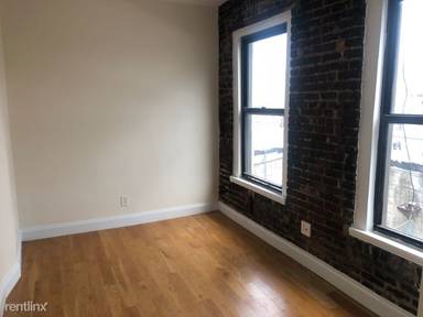 Main picture of 231 E 12th St
