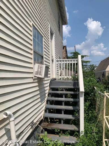 Main picture of 434 1/2 Hosack St