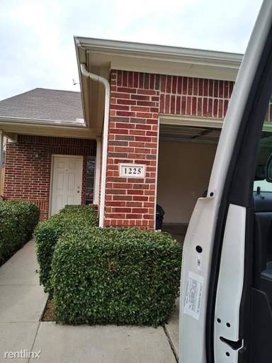 Main picture of 1237 Grand Central Pkwy