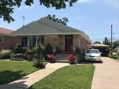 Main picture of 4927 Howard St