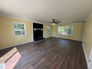 Main picture of 305 Plantation Dr