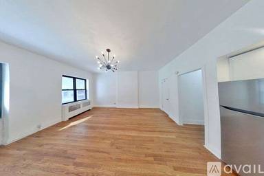 Main picture of 2 E 30th St