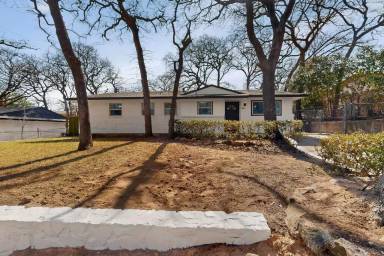 Main picture of 1900 Mimosa Dr