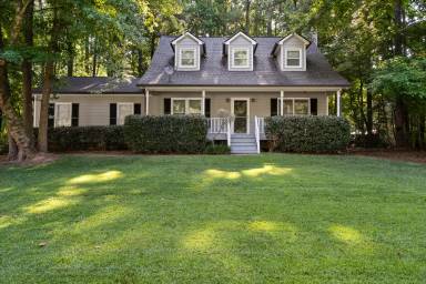 Main picture of 200 Crabapple Ct