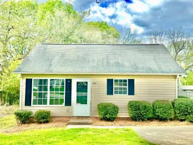 Main picture of 2425 Adkins Ave