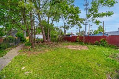 Main picture of 2204 Howey Rd