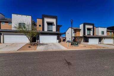 Main picture of 3333 E Big Bend Ln