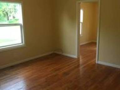 Main picture of 212 W Ells Ave