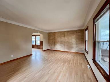 Main picture of 1233 Halstead St