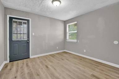 Main picture of 760 Richmond Ave