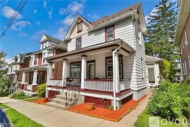 Main picture of 526 6th Ave
