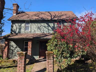 Main picture of 141 Cedar St