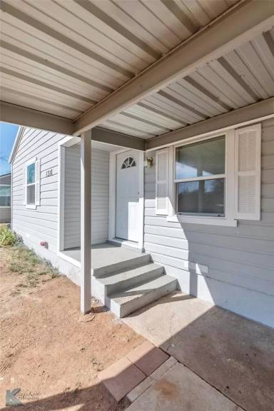 Main picture of 1318 Burger St