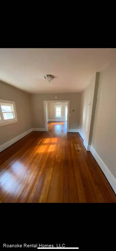 Main picture of 1315 Essex Ave NW