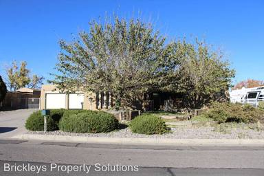 Main picture of 3809 Saint Andrews Dr SE