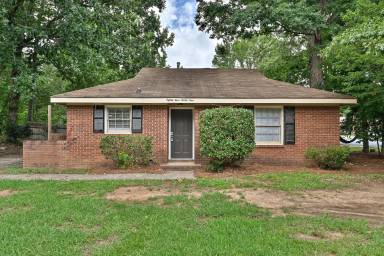 Main picture of 8439 Country Oaks Rd
