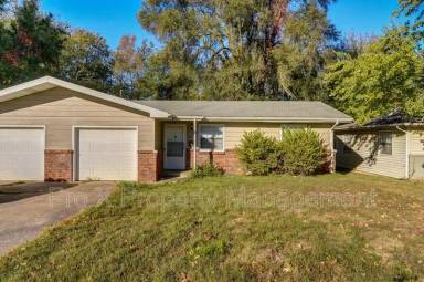 Main picture of 2111 S Ventura Ave