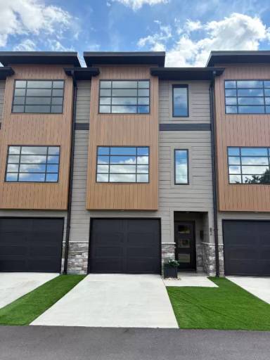 Main picture of 577 English St