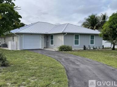 Main picture of 8043 SE Highpoint Way