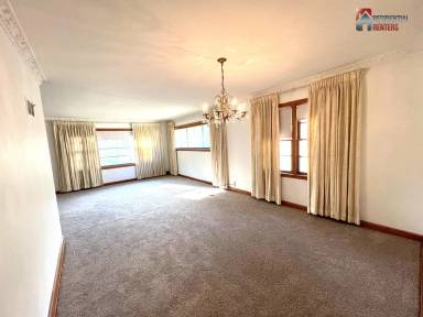 Main picture of 5538 W Auer Ave