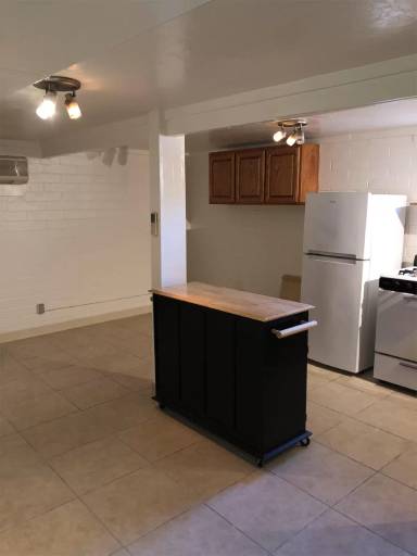 Main picture of 1011 E Halcyon Rd