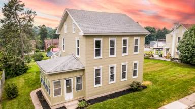 Main picture of 116 N 2nd St