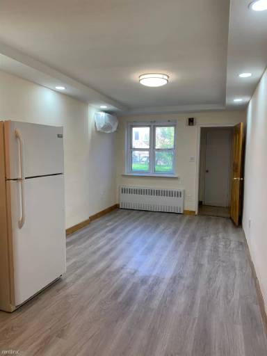 Main picture of 2445 E 2nd St
